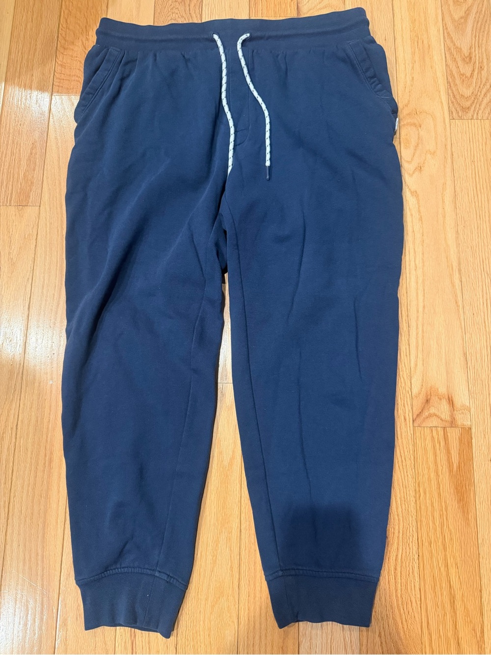 Vineyard Vines Navy Blue Men's Jogger Sweatpants with Contrast Drawstring
